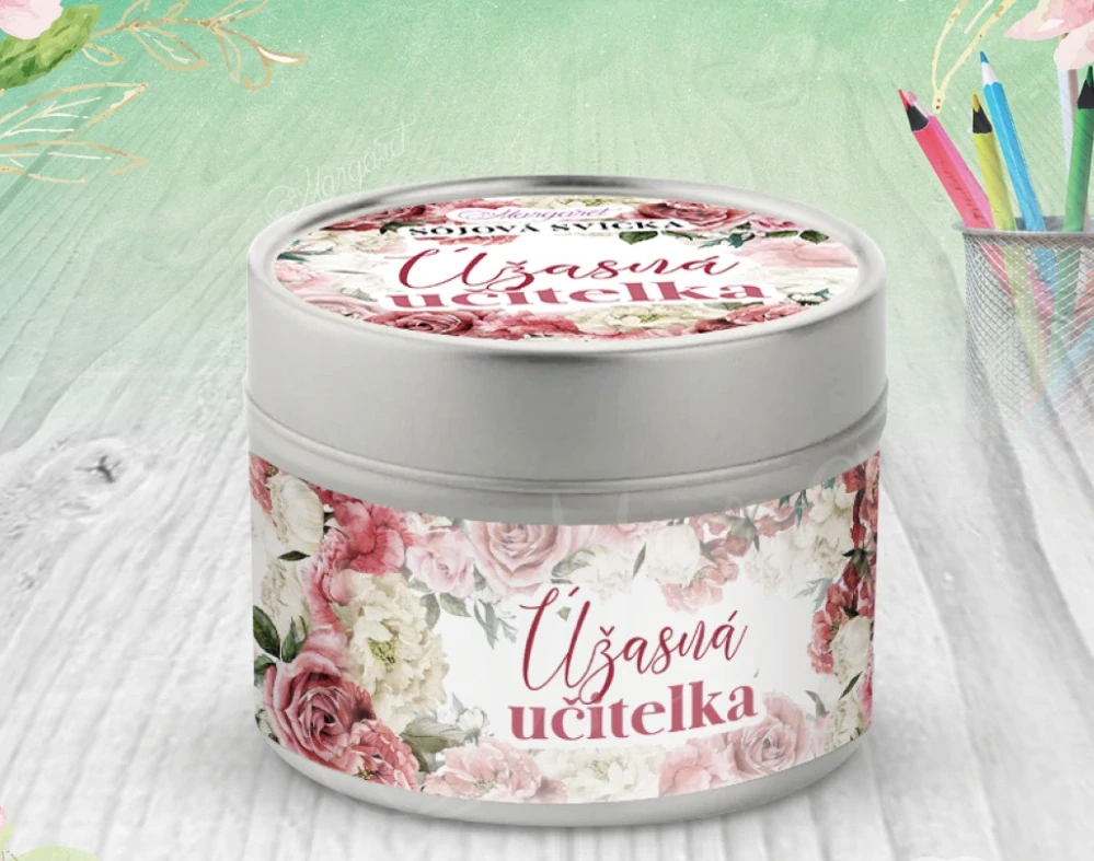 Úžasná učitelka Sójová svíčka v plechovce vůně Granátové jablko