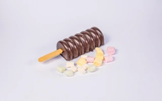  Špalek z hořké čokolády do mléka s marshmallows 45g